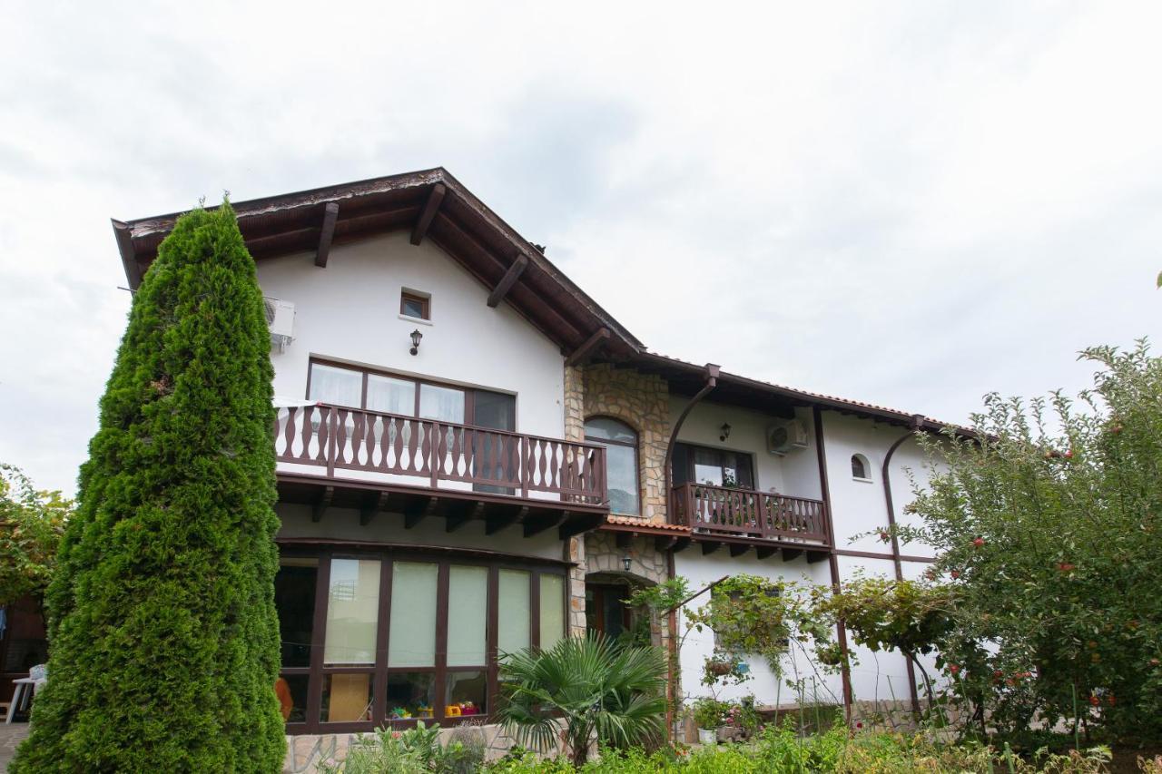 וארנה Guest House By The Captain מראה חיצוני תמונה